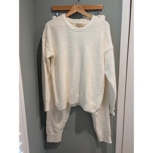 Cupcakes and Cashmere Ivory Fuzzy Popcorn Knit Lounge Set Sweater & Joggers M
